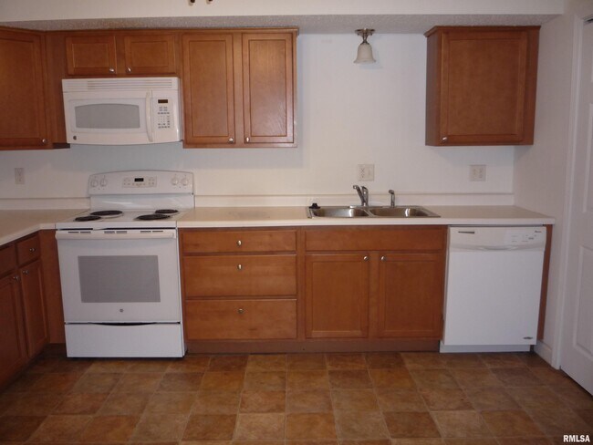 Building Photo - 2122 Austin Dr