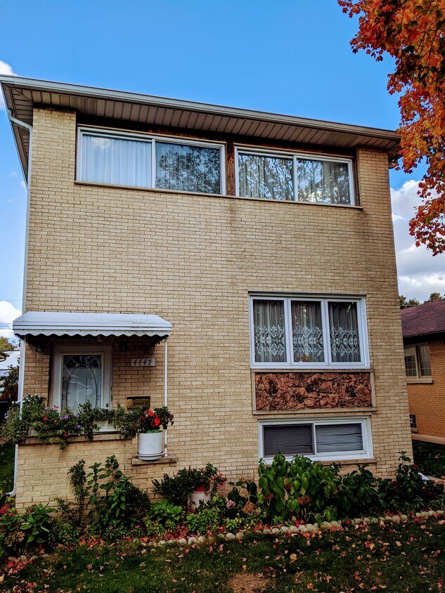 Foto principal - 4447 N Melvina Ave