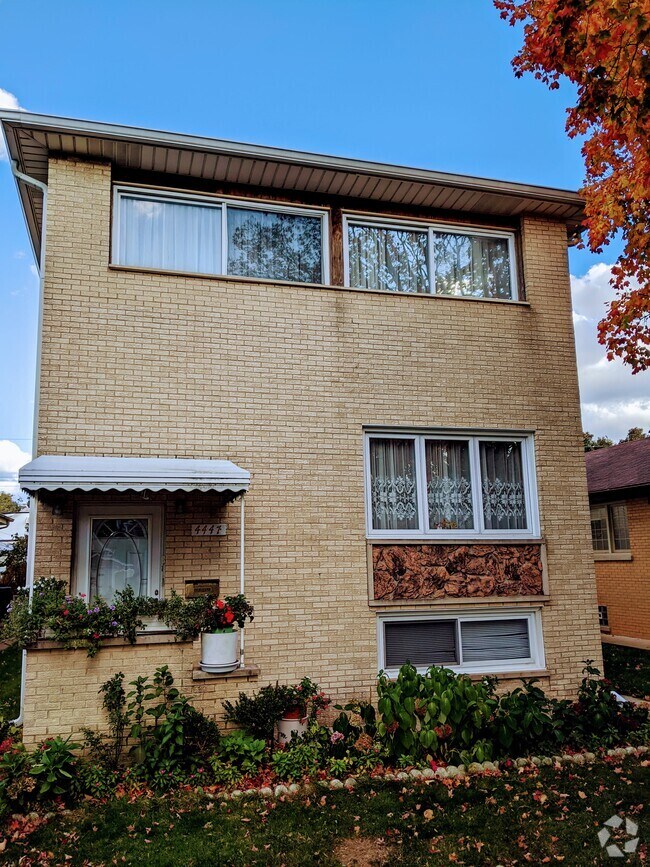 Building Photo - 4447 N Melvina Ave