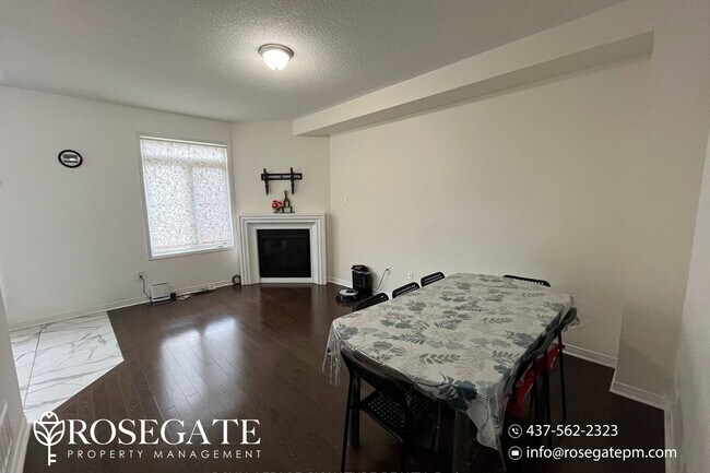 Building Photo - Spacious 4+Den Freehold Townhouse with 4 Parking & Walkout Garage – Brampton
