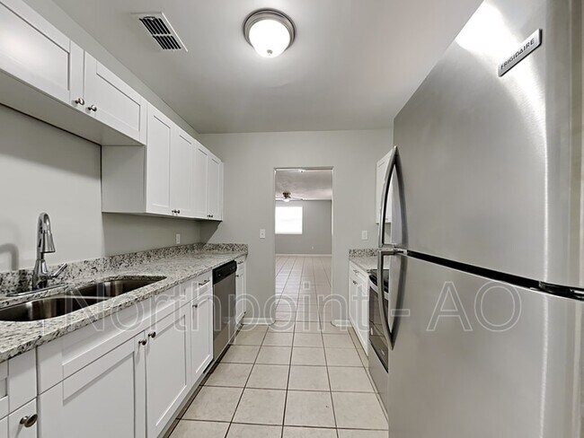 Building Photo - 4526 Woolman Ave