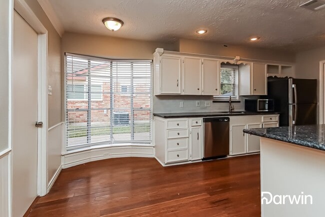 Building Photo - 12219 Meadowhollow Drive, Meadows Place, T...