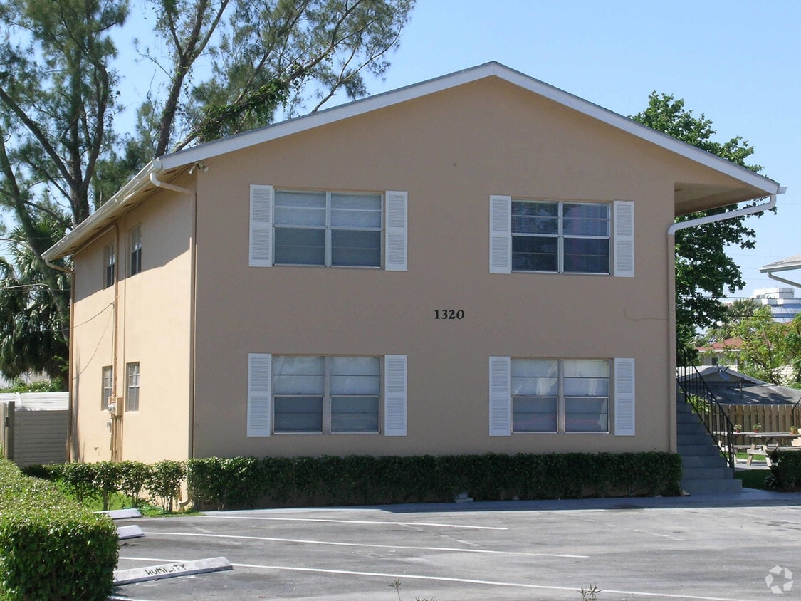 Vita Nova Of Renaissance Village Apartments in West Palm Beach, FL