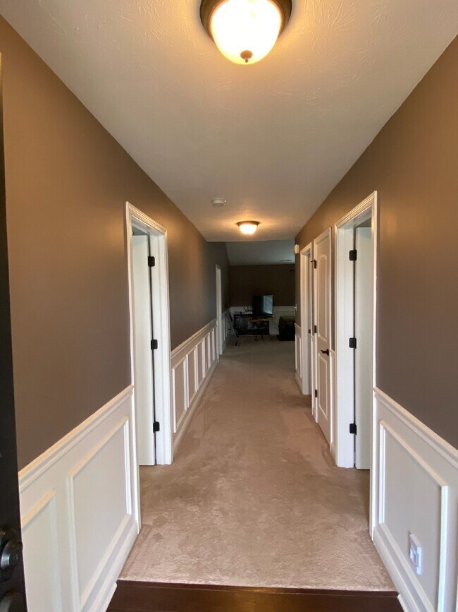 Foto del edificio - 6750 Woodcrest Dr