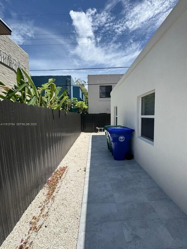 Foto del edificio - 1670 SW 11th Terrace