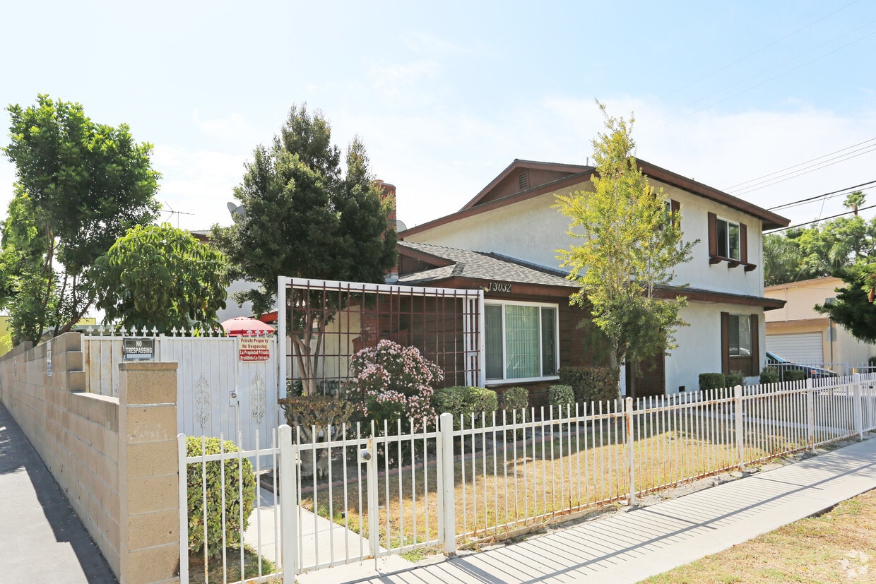 Primary Photo - 13052 Rockinghorse Rd