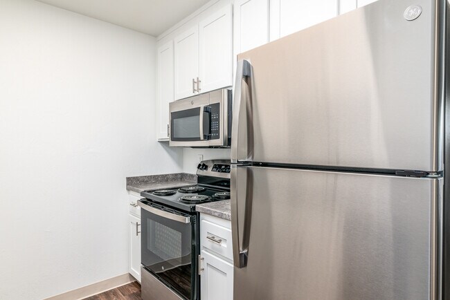 Building Photo - 410 Alameda del Prado