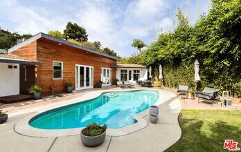 Building Photo - 160 Beloit Ave