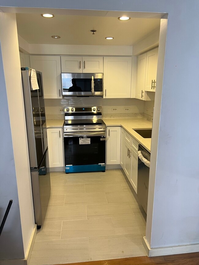 Building Photo - 528 Commonwealth Ave