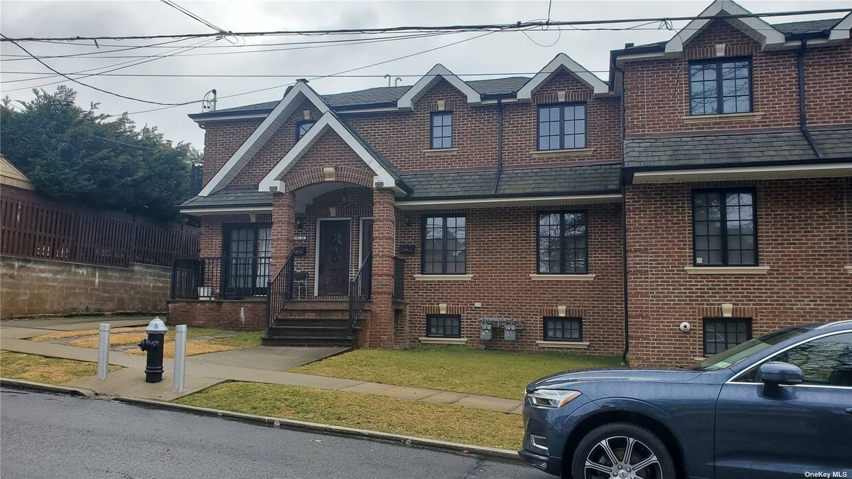 Primary Photo - 248-8 40th Ave