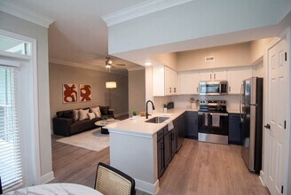 Building Photo - Aura at Westchase
