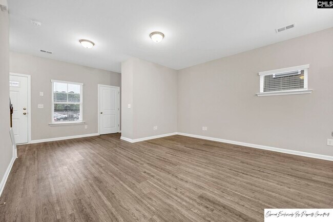 Foto del edificio - 135 Hunters Grove Dr