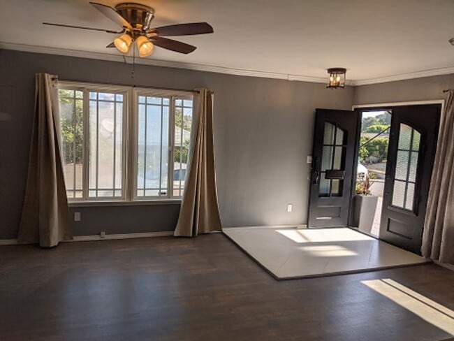Building Photo - 4 Bedroom- 3 Bathroom Single Story Home wi...