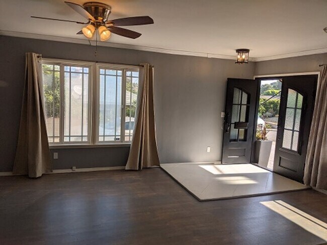Foto del edificio - 4 Bedroom- 3 Bathroom Single Story Home wi...