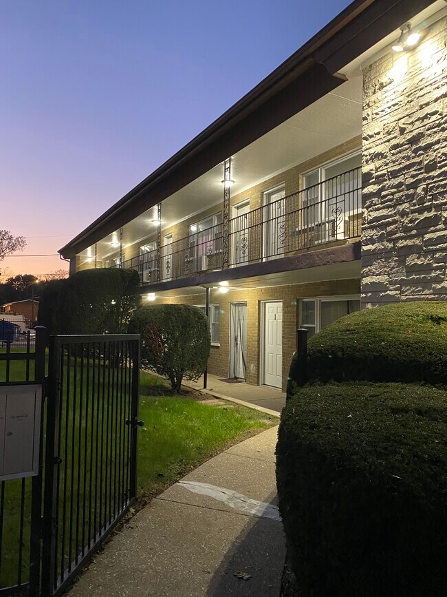 Edificio - 3908 Powell Ave