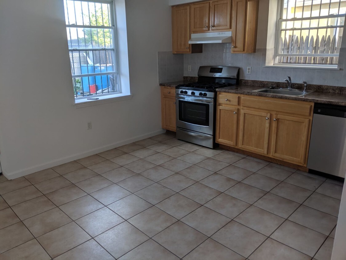 Primary Photo - 222 Mt Pleasant Ave