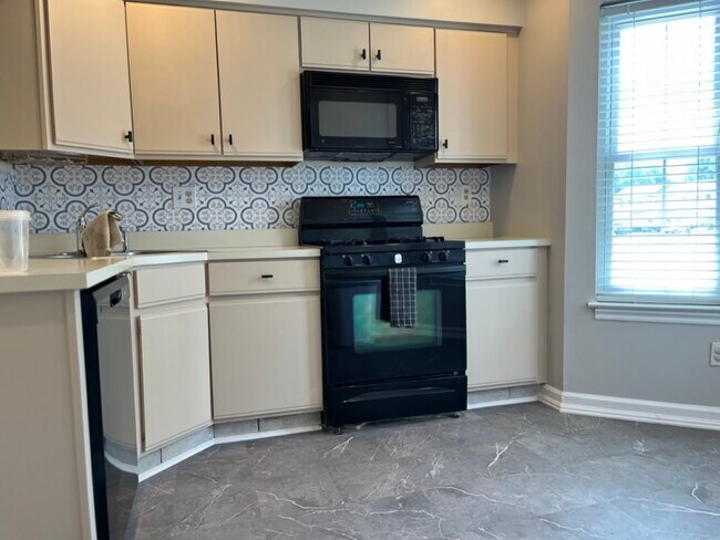 Building Photo - 1507 Hopkins Ct