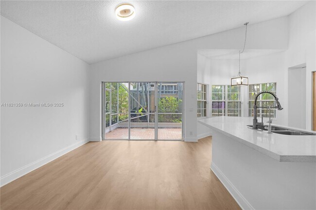 Foto del edificio - 1525 Seabay Rd