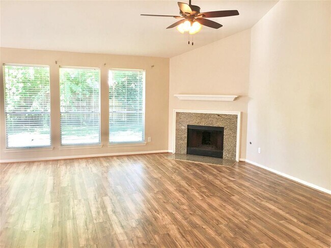 Foto del edificio - 4935 Linden Pl