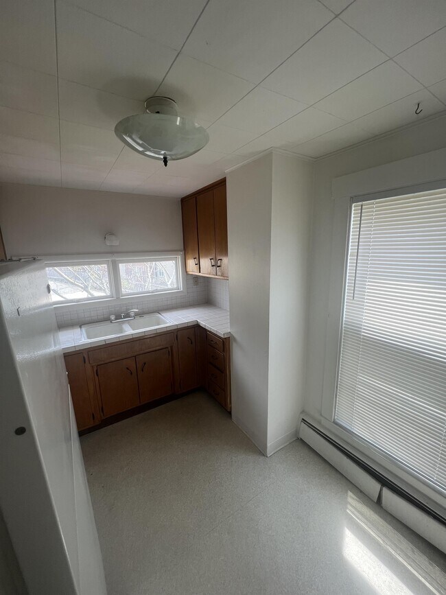 Building Photo - 304 Willey St