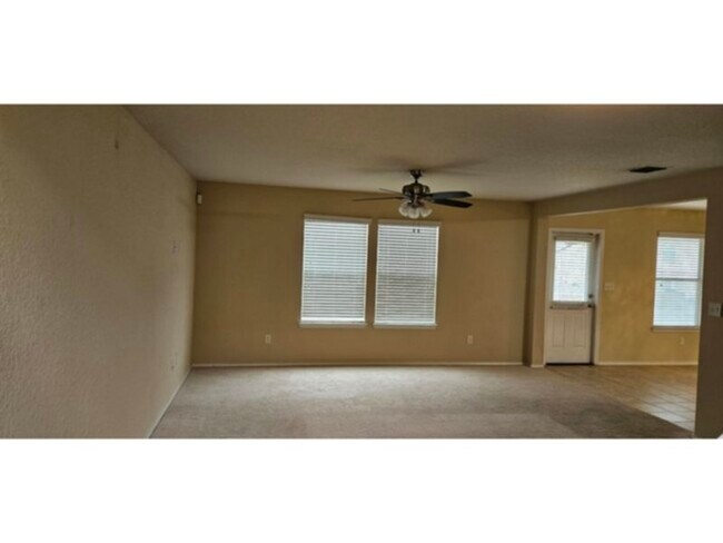 Building Photo - 3Br 2Fb 1HB