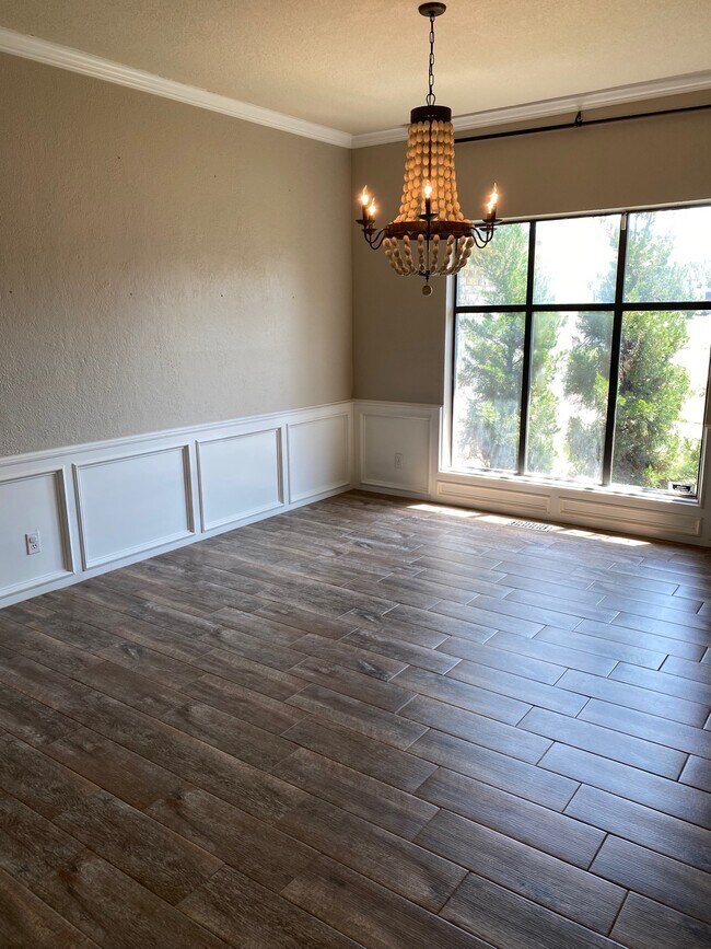 Foto del edificio - 13301 Red Canyon Rd