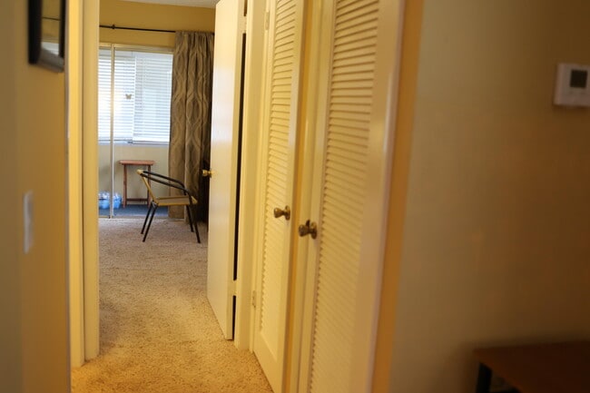 Building Photo - 552 Capri L