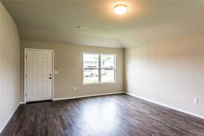 Building Photo - 5046 Claxton Cir