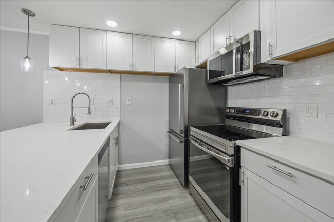 Building Photo - 3271 Sul Ross St