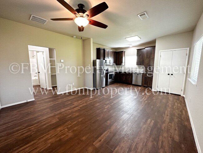Building Photo - Gorgeous 1 Bedroom, 1 Bathroom Unit in Denton, TX!