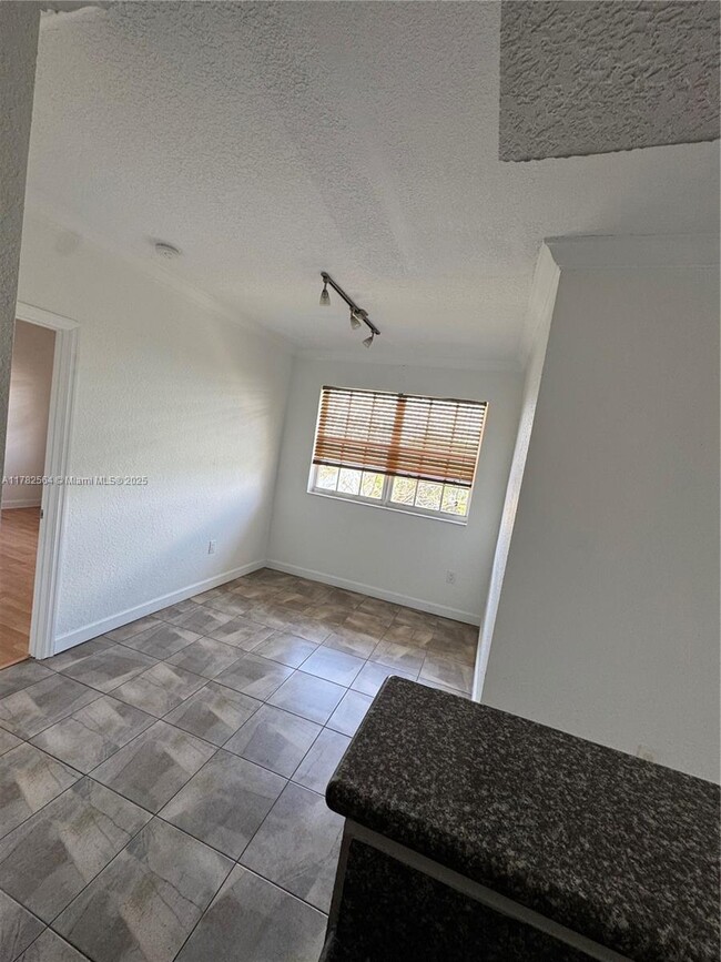 Building Photo - 160 SW 117th Terrace