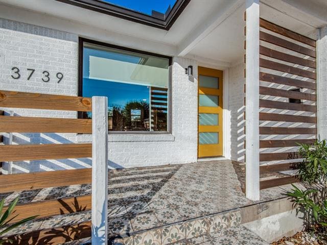 Foto del edificio - 3739 Almazan Dr