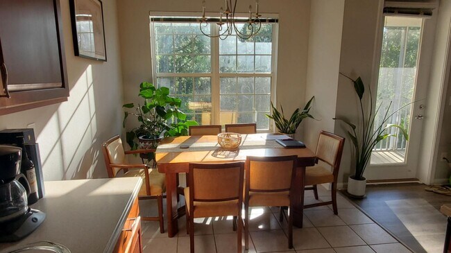 Foto del edificio - 3 Bed/ 2 Bath Condo in the coveted Campfie...