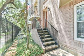 Building Photo - 1404 Tuam St