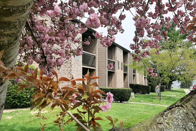 Building Photo - Pennswood Apartments and Townhomes