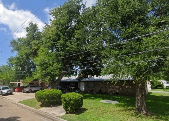 Building Photo - 1802 Lawndale Ave