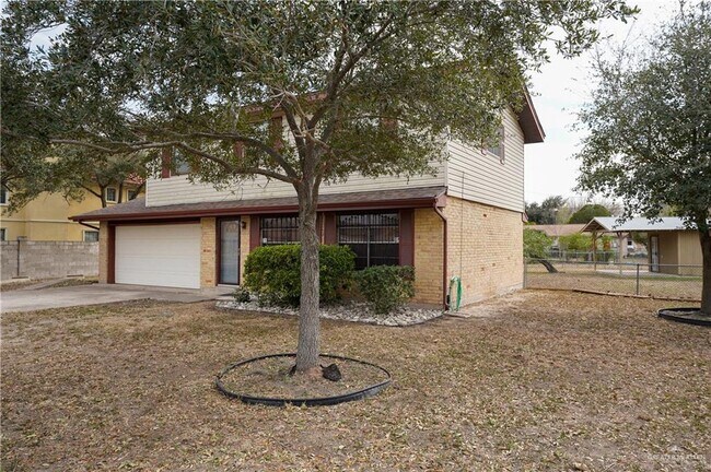 Building Photo - 204 E Gomez Dr