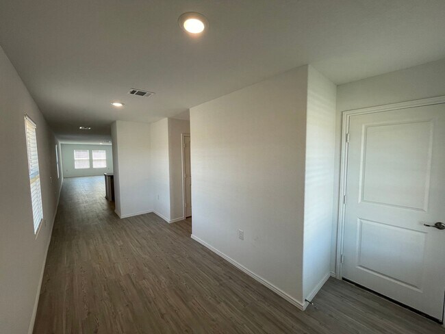 Foto del edificio - Beautiful 4 bedroom, 2 bathroom Home in Vida near Texas A&M San Antonio!
