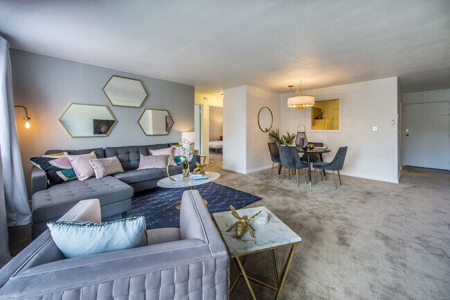 Sala de estar - Fairlawn Estates at the T