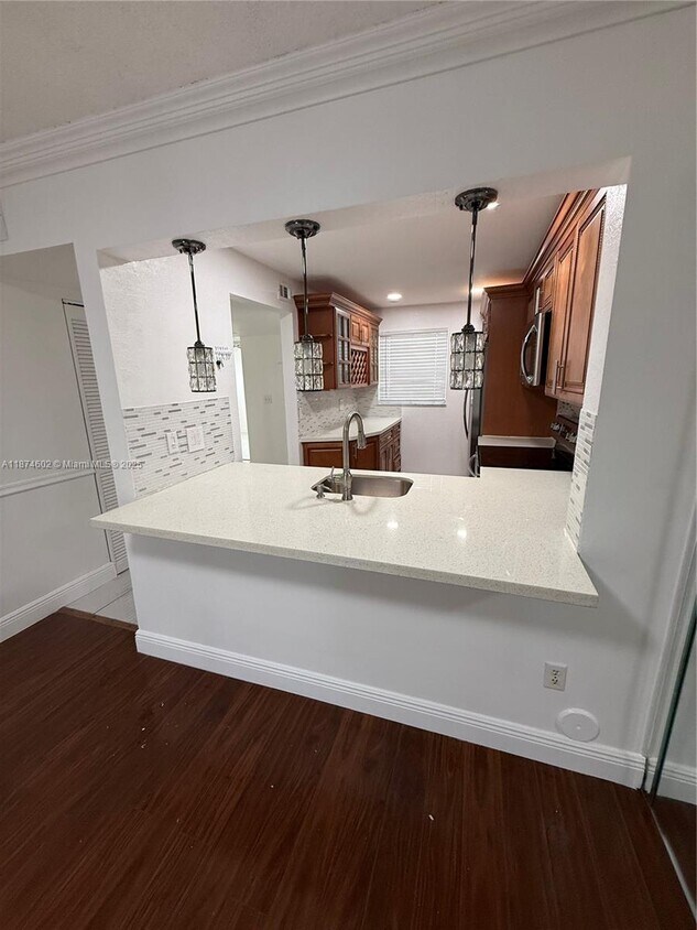 Foto principal - 862 NE 209th St