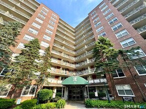 Building Photo - 71 Strawberry Hill Ave