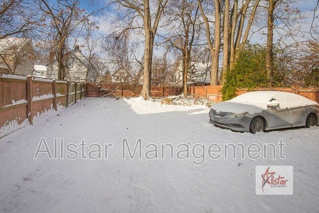 Foto del edificio - 3786 W 37th St