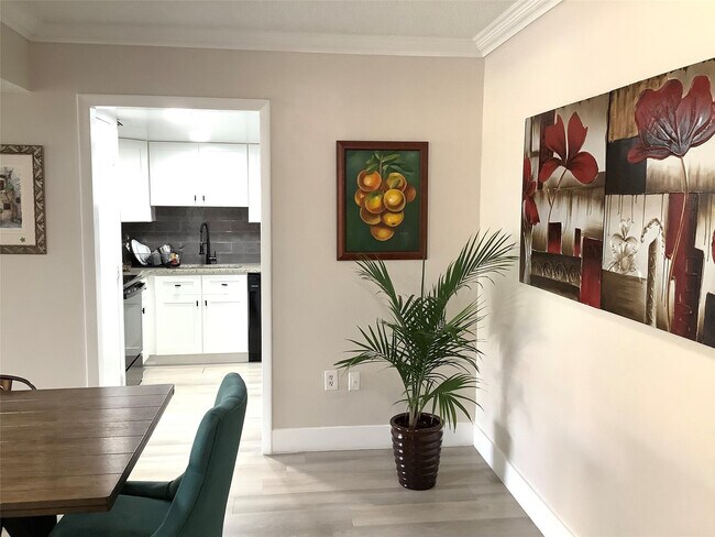 Foto del edificio - 4174 Inverrary Dr