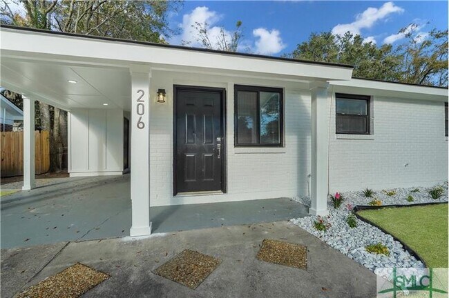 Building Photo - 206 Seminole St