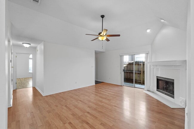 Foto del edificio - 1721 Colonial Ct