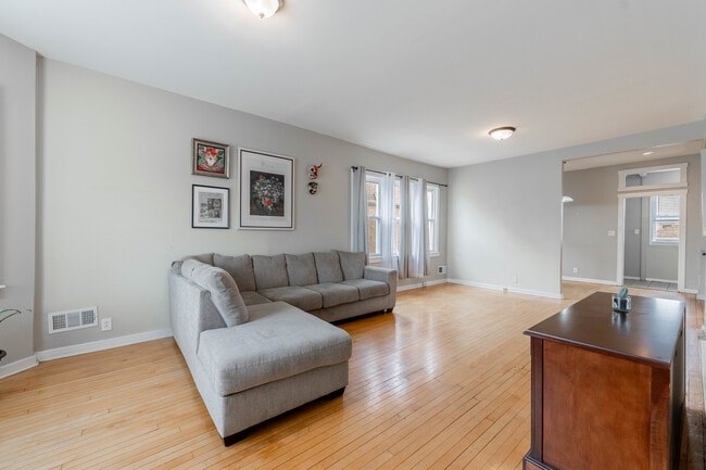 Foto del edificio - 2724 N Meade Ave