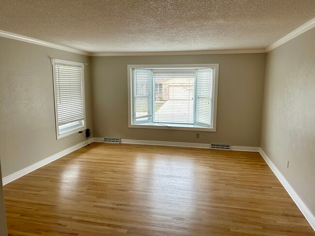 Building Photo - 3004 E Phillips Dr