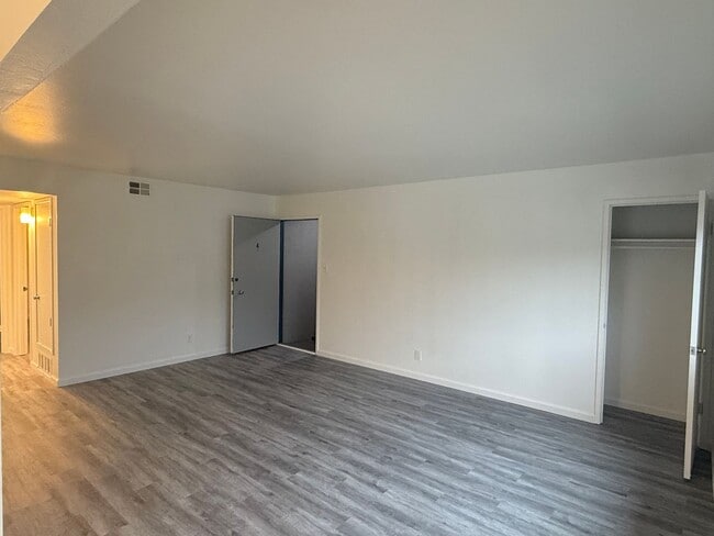 Building Photo - 3251 Santa Clara Ave