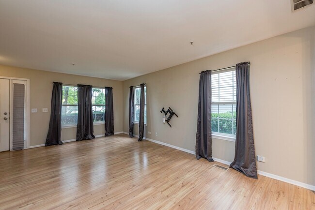 Foto del edificio - 1169 Orleans Dr