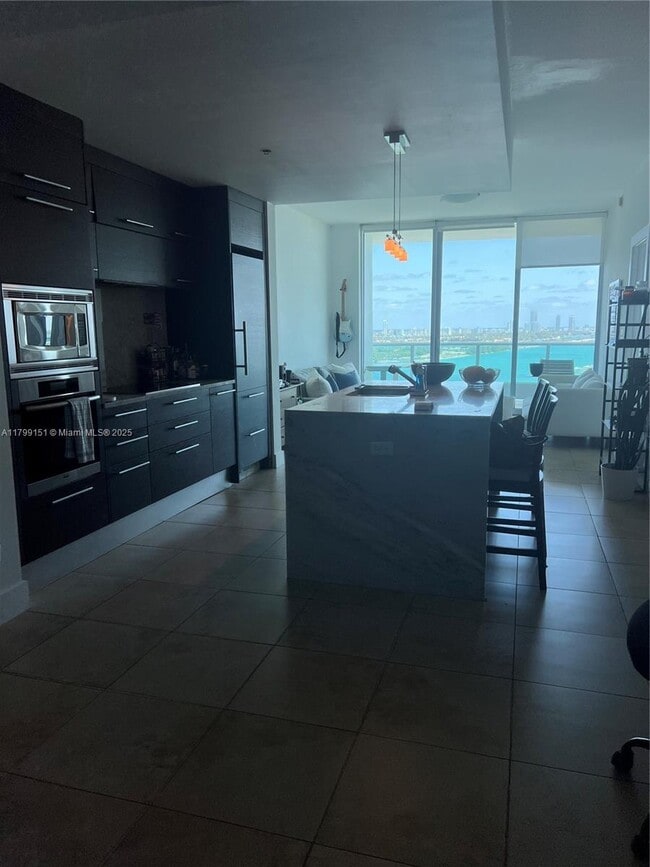 Building Photo - 900 Biscayne Blvd
